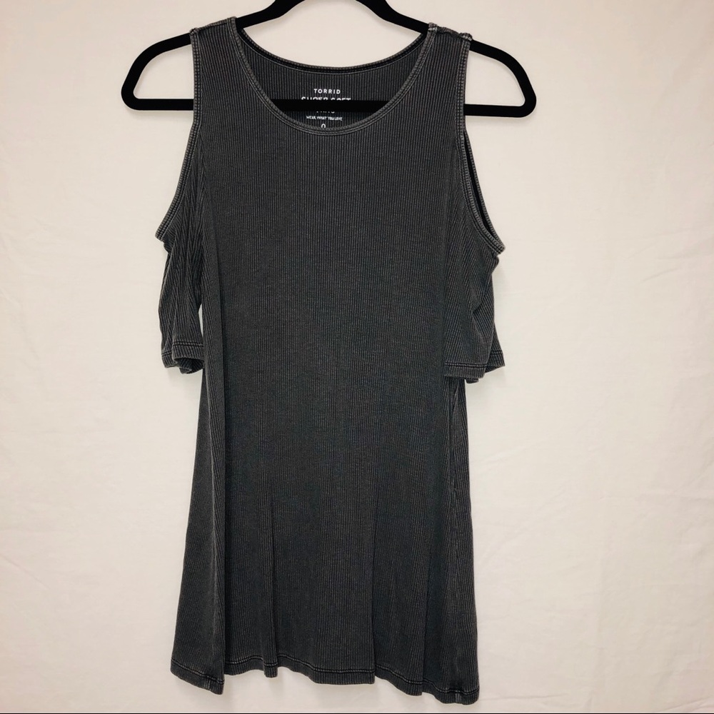 Torrid Cold-Shoulder Top (size 0)